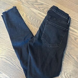 FRAME Womens 26 x 28. 8”rise Black Le Skinny de Jeanne Cotton Denim Fray Hem